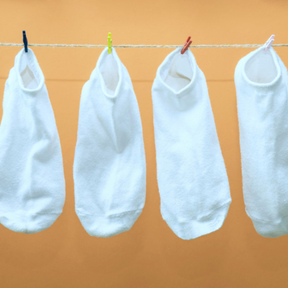 Bele čarape je najteže oprati, ali uz ovaj trik biće kao nove