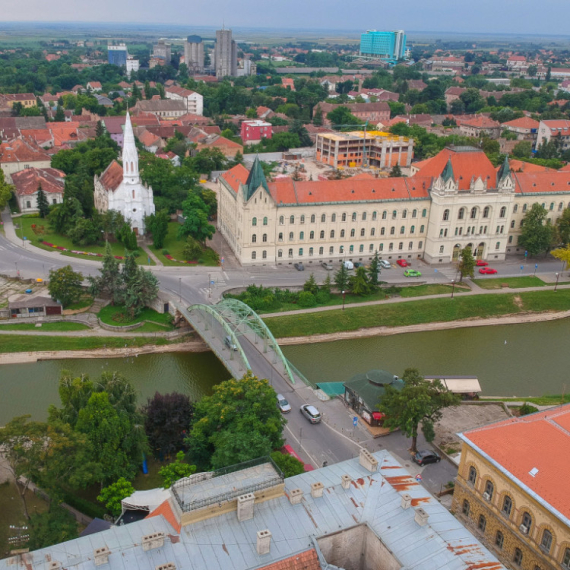 Na bilbordu u Zrenjaninu za Dan zaljubljenih osvanula šokantna poruka: "Marko, reci ženi za nas ili..." FOTO