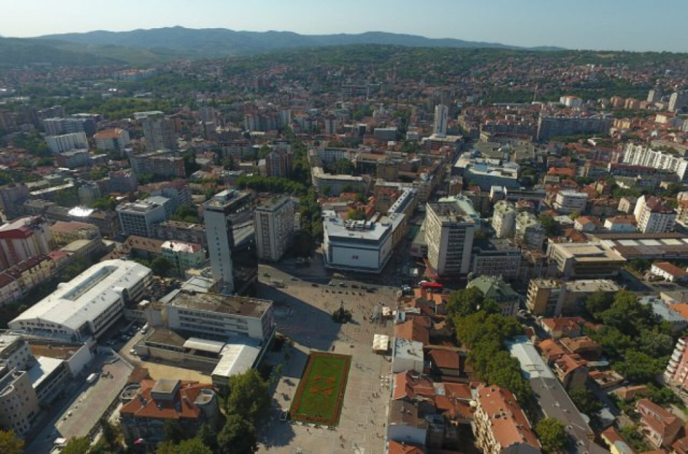 Besplatan parking, izmenjen režim rada gradskog prevoza i počasna paljba povodom Dana državnosti
