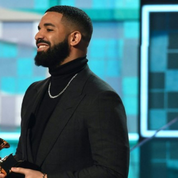 Ceo svet bruji o Drejkovom potezu tokom koncerta VIDEO