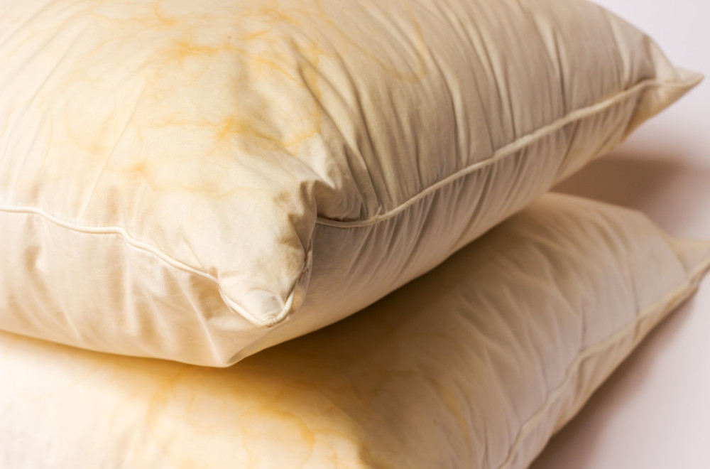 Kako oprati požutele jastuke: Jednostavan trik koji će izbrisati fleke