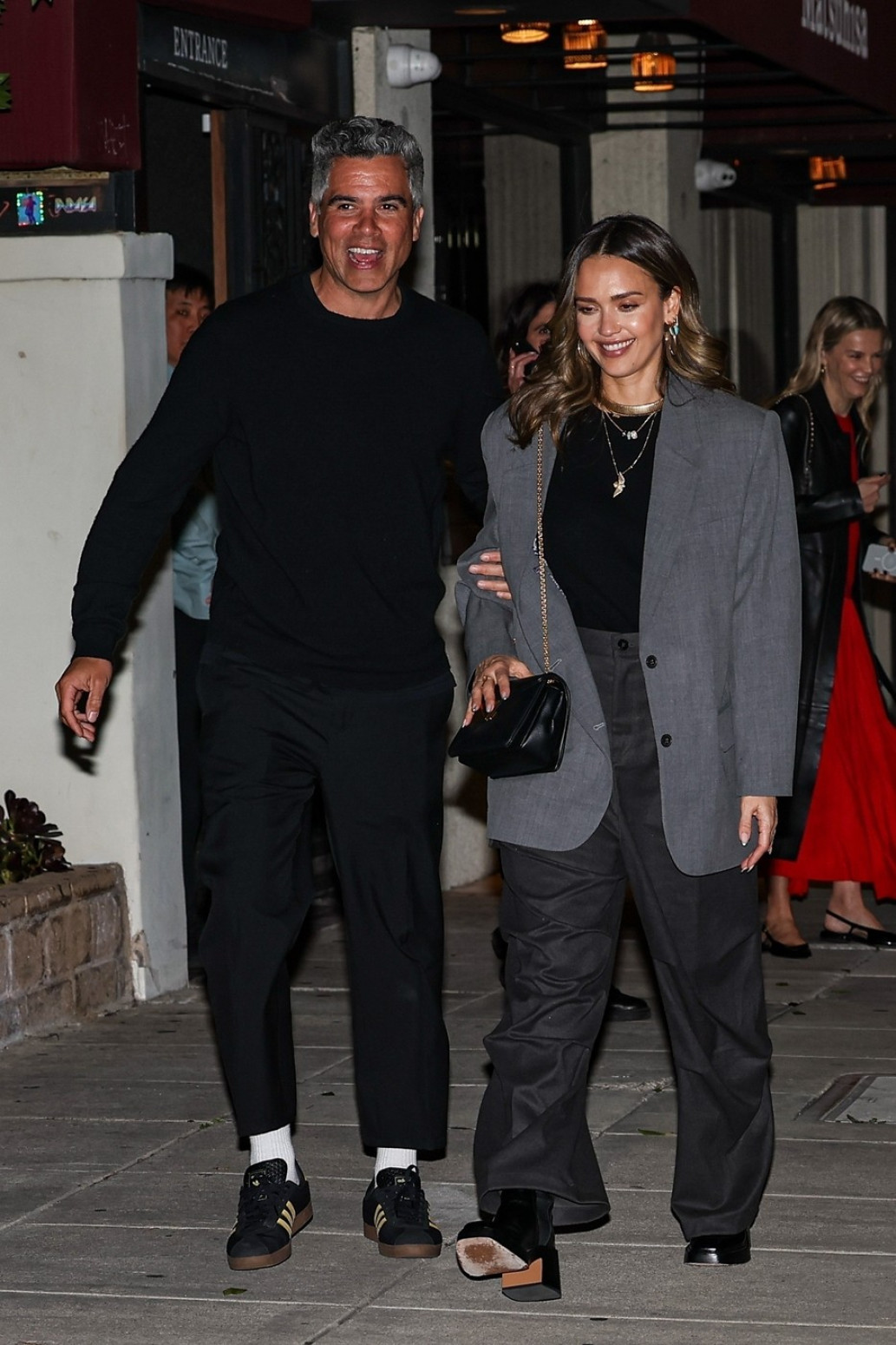 Vrelo leto i još vrelija Alba – glumica nakon razvoda živi punim plućima FOTO