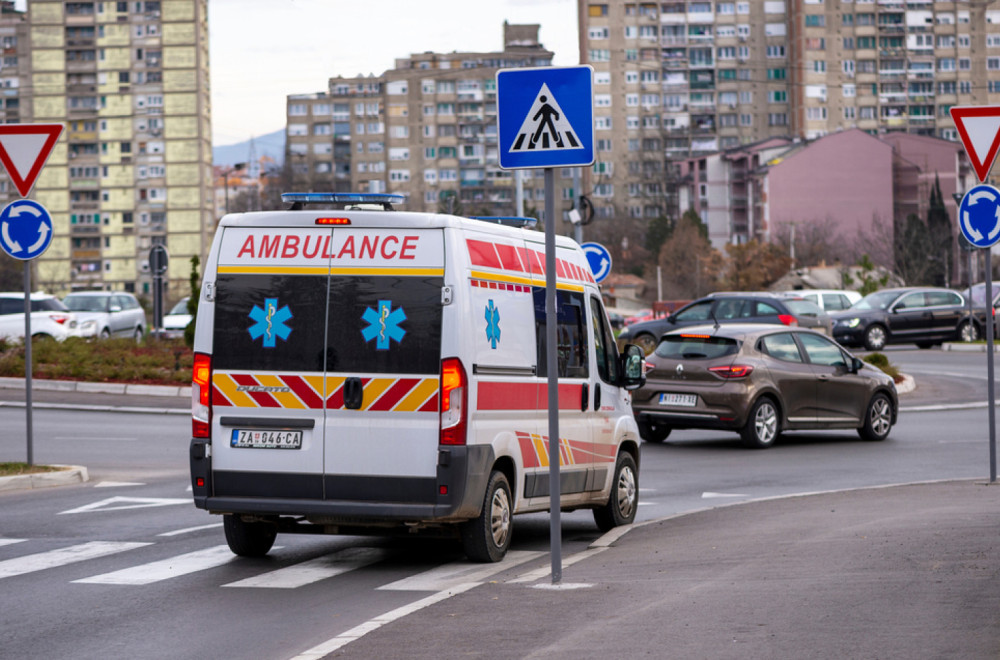 Hitna: Pešak oboren u Borči, dosta intervencija zbog alkoholisanih osoba