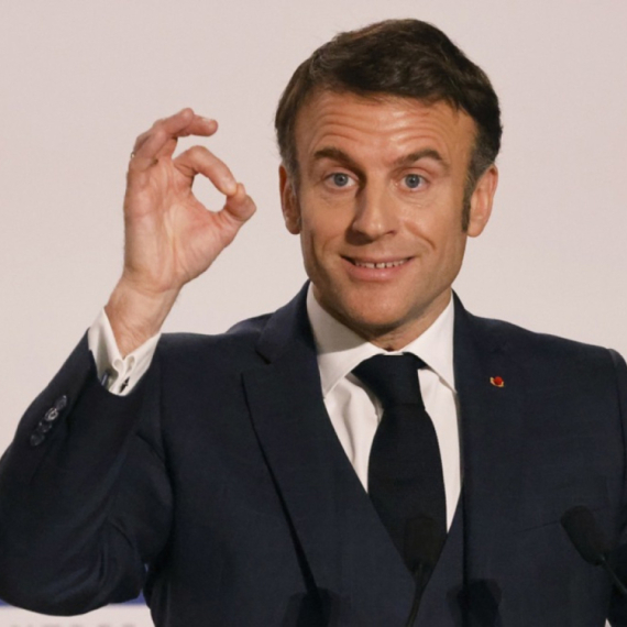 Skinuo se go do pojasa, pa pokazao čime raspolaže: Makrone, svaka čast FOTO