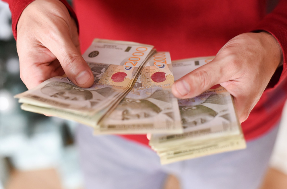 Talas povećanja primanja stiže u Srbiju: 65.000 dinara za jedne, veće penzije i minimalac od 600 evra za druge