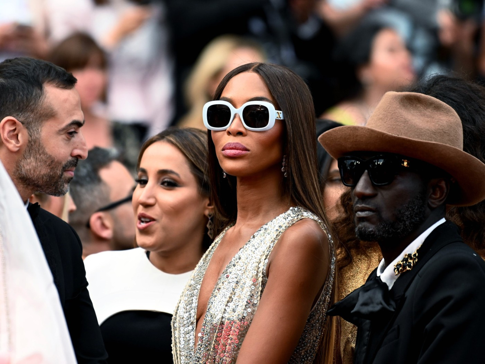 Slavna manekenka konačno pokazala decu koju je dobila pomoću surogat majke FOTO