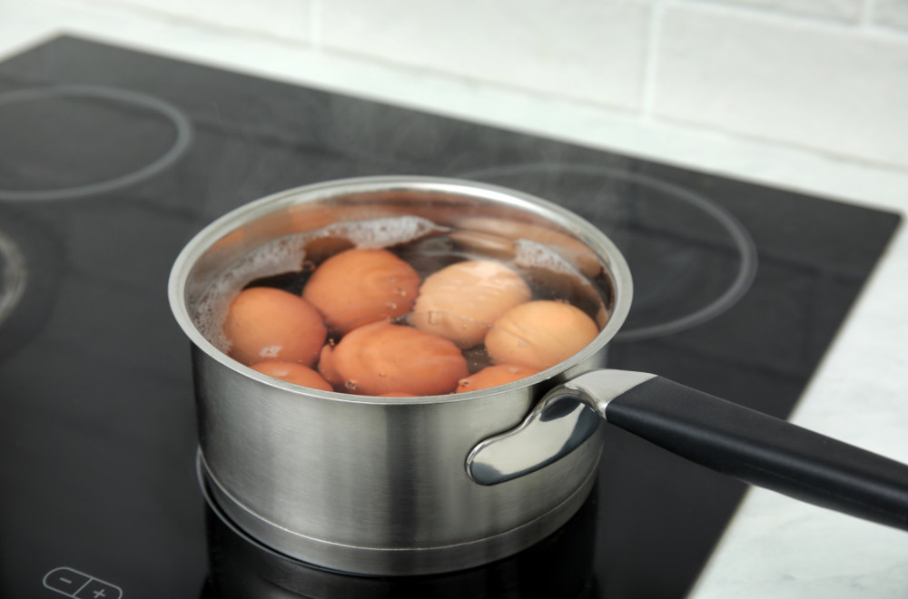 Odličan trik koji morate probati: Zašto se jaja kuvaju s limunom?