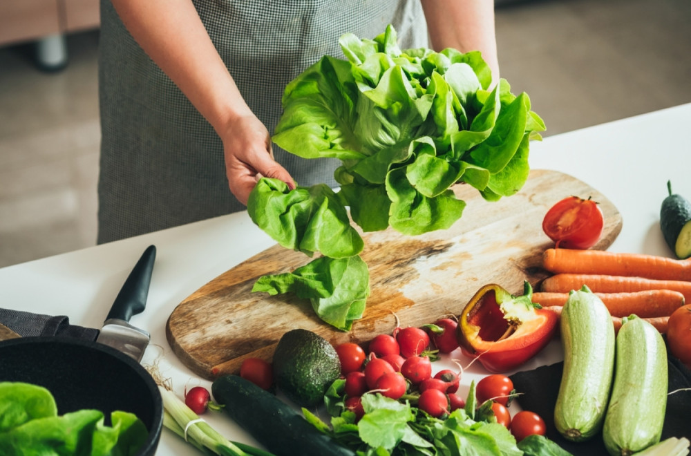 Trik da vam zelena salata duže traje: Odmah uradite ovo kada je donesete sa pijace