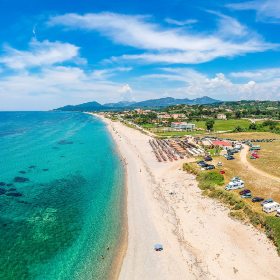 Najduža evropska plaža nalazi se u Grčkoj: Besplatne ležaljke i najmekši pesak koji ćete ikada osetiti  FOTO