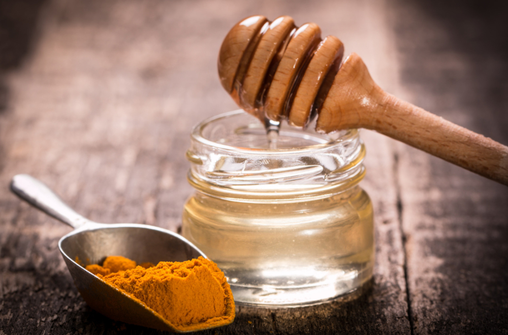 Da li kombinacija kurkume i meda zaista čini čuda za telo i kožu?