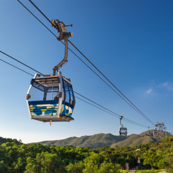 Otvorena najduža gradska žičara u Evropi FOTO