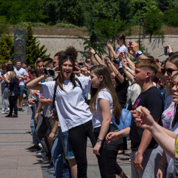 Beogradski đaci u ovim kostimima došli na maturu pa izazvali gnev FOTO
