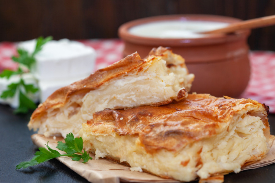 Sočna i hrskava – u isto vreme: Najbrža i najukusnija gibanica koju ćete pojesti za tren oka