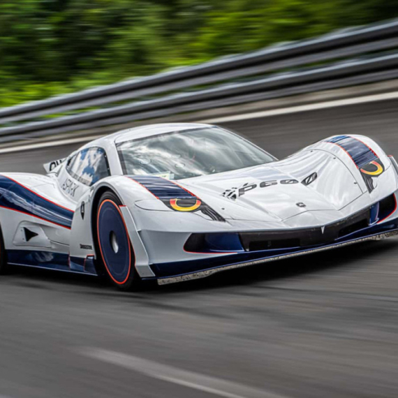 Skloni se, Nevero: Ovo je novi najbrži električni automobil na svetu VIDEO