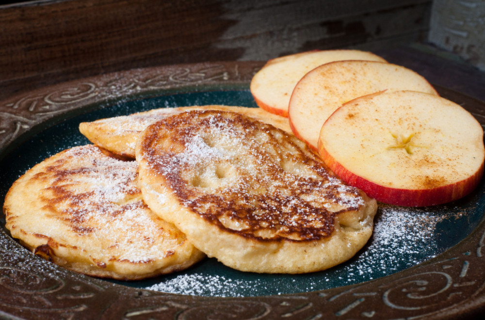 Idealne za brzi doručak: Napravite palačinke od samo jedne jabuke VIDEO