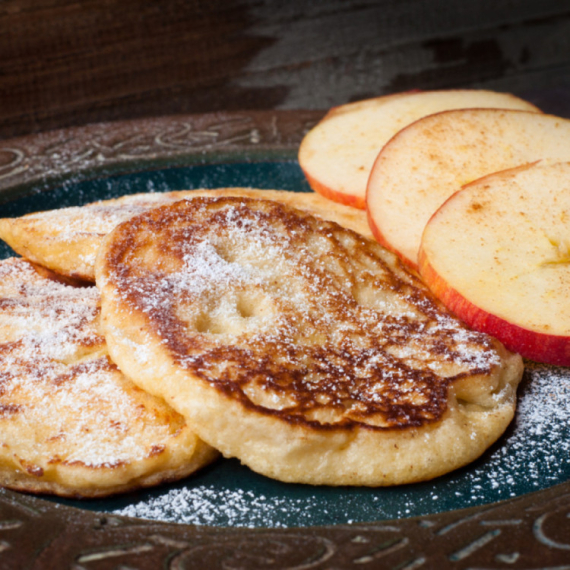 Idealne za brzi doručak: Napravite palačinke od samo jedne jabuke VIDEO