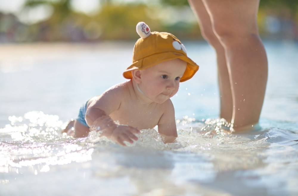 Pedijatar razbesneo mame Srbije: "Male bebe nemaju šta da traže na plaži" ANKETA