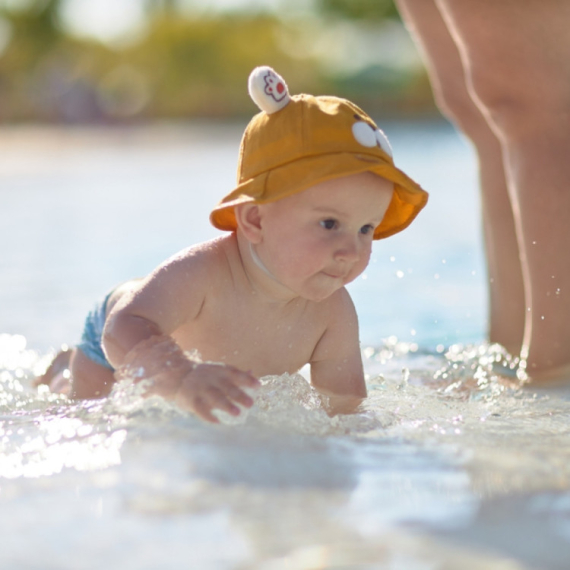 Pedijatar razbesneo mame Srbije: "Male bebe nemaju šta da traže na plaži" ANKETA