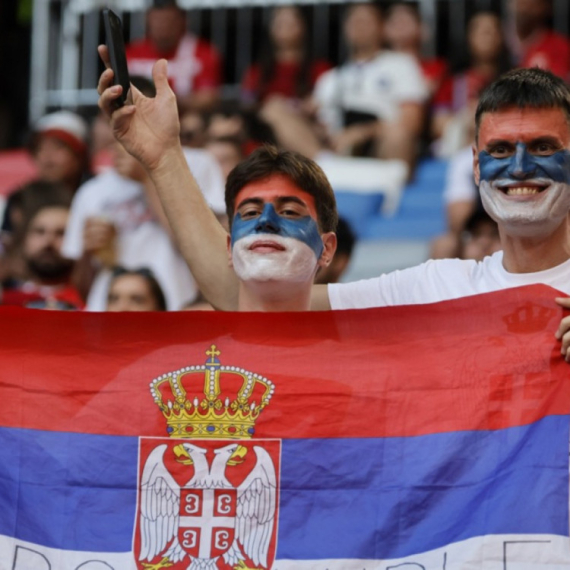 Srpski navijači "grme": Svaki korak se prati FOTO