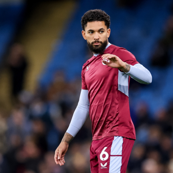 Raskinuo sa seksi fudbalerkom, pa "smuvao" 19-godišnjakinju: On "ne gubi vreme" FOTO