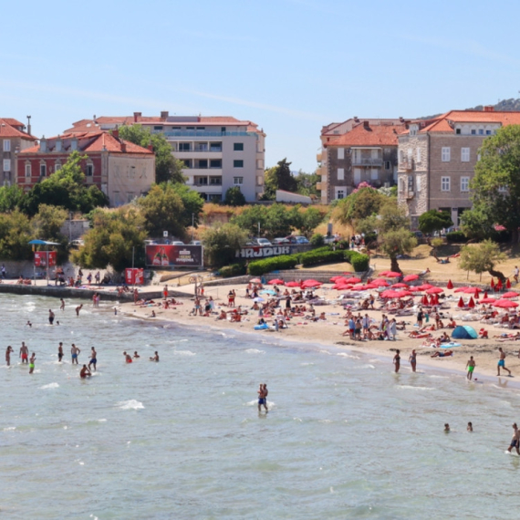 Turisti šokirani zbog prizora na poznatoj hrvatskoj plaži: "Odlazimo, ovo je nepodnošljivo"