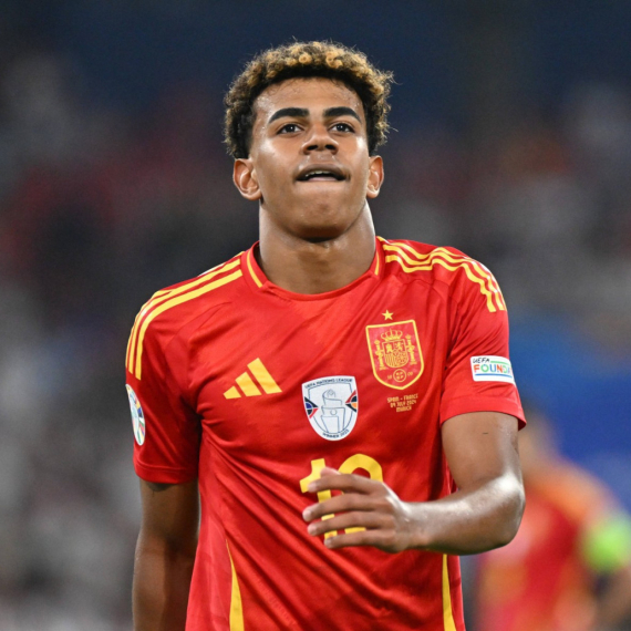 Lamin Jamal potvrdio vezu sa 7 godina starijom devojkom FOTO