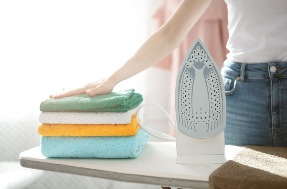 Jednostavan trik koji će vam olakšati peglanje veša i uštedeti vreme