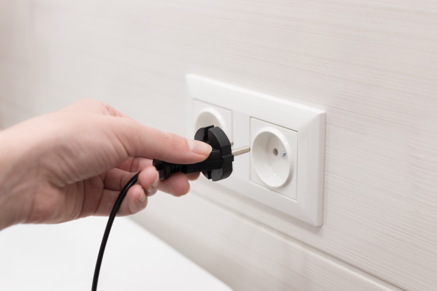 Greška koju svi pravimo: Isključite ovo iz struje i uštedećete dosta novca