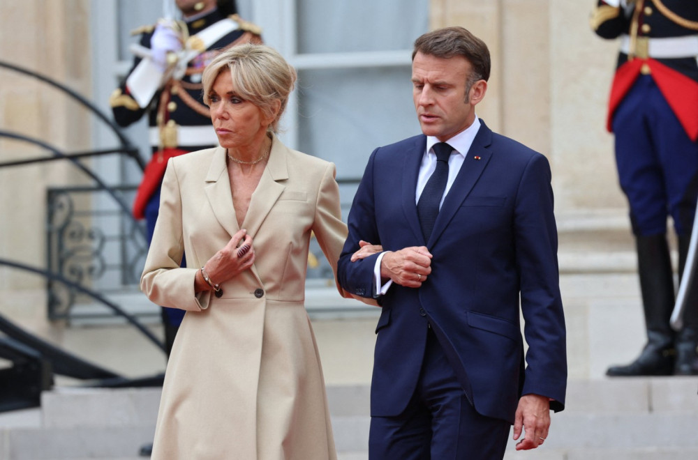 Skinuo se go do pojasa, pa pokazao čime raspolaže: Makrone, svaka čast FOTO