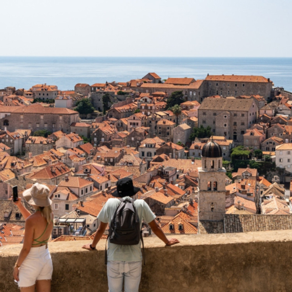 Stranci osuli paljbu po Dubrovniku: "Pravi balkanski Diznilend na najgori način" FOTO