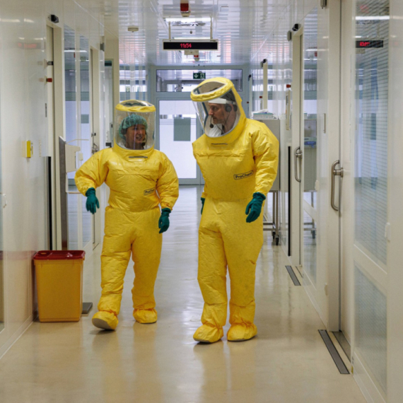 Ebola odnela 130 života: Strah od širenja van granica Konga, SZO hitno traži rešenje
