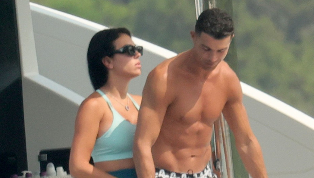 Ronaldo i Georgina uhvaćeni u nezgodnom trenutku: Nije joj odoleo u tanga bikiniju FOTO