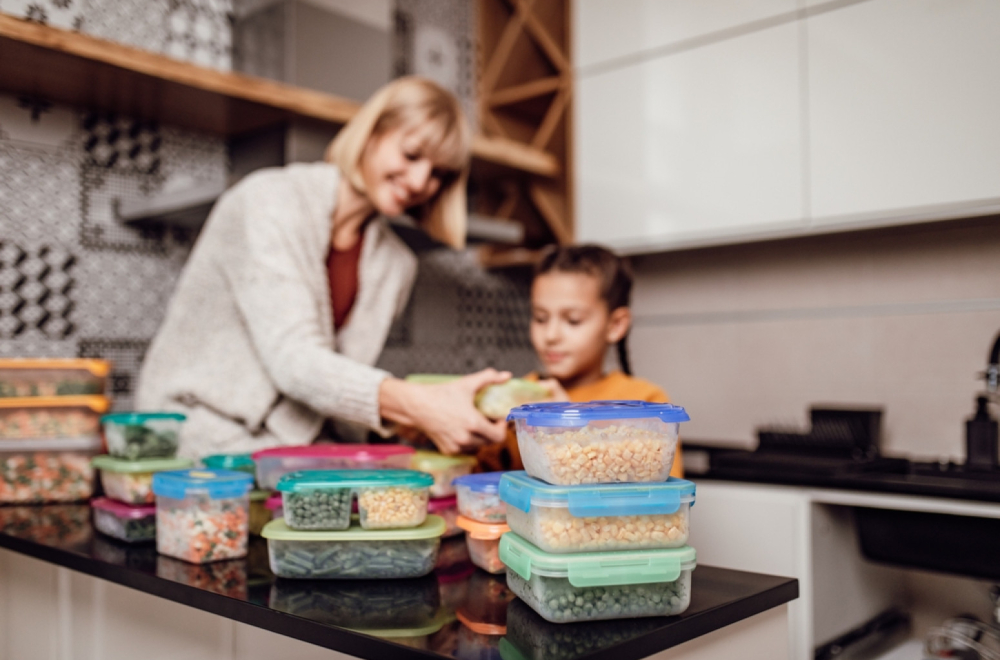 Tri stvari koje svi ostavljaju pored šporeta, a opasnije su nego što mislimo