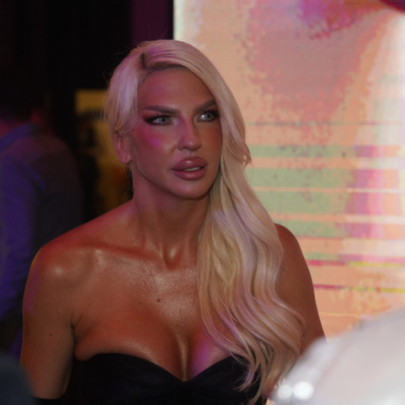 Jelena Karleuša donira novac nastradalima u razornim poplavama FOTO