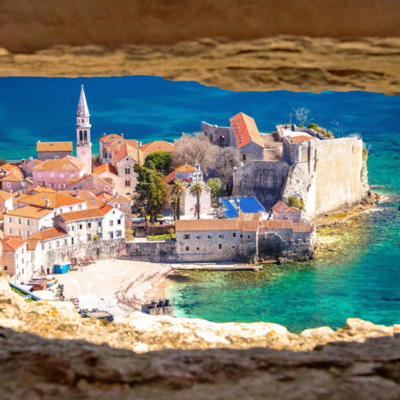 Fotografija Budve nekad i sad postala viralna na mrežama: "Sve ste zabetonirali" FOTO