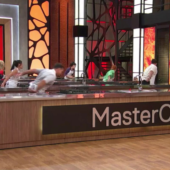 MasterChef Srbija: Ko brže posudi - njemu posuda