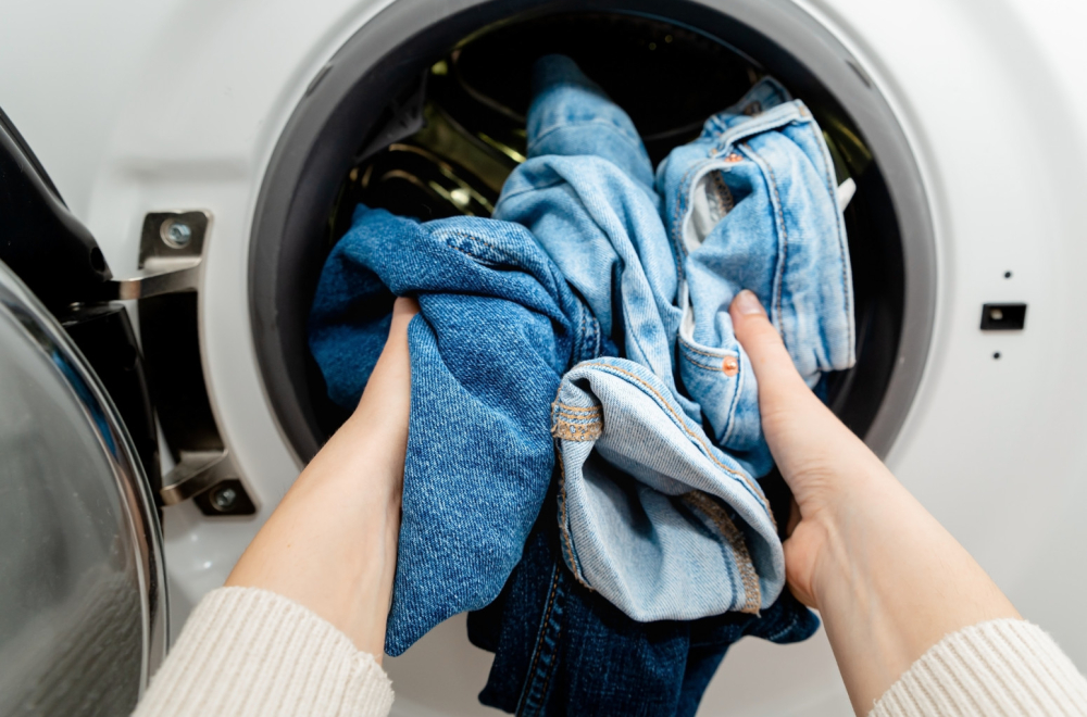 Pomoću ovih trikova sigurno ćete sačuvati boju i oblik svojih farmerki