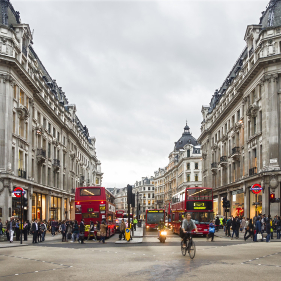 Najpoznatija i najposećenija ulica u Londonu postaje pešačka zona?