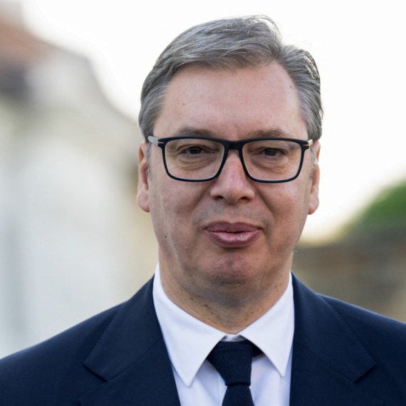 Vučić danas na potpisivanju ugovora o izgradnji fabrike baterija za dronove u Inđiji