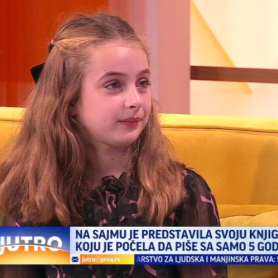 Ima sedam godina i već je napisala knjigu: Iva Berisavac je čudo od deteta VIDEO