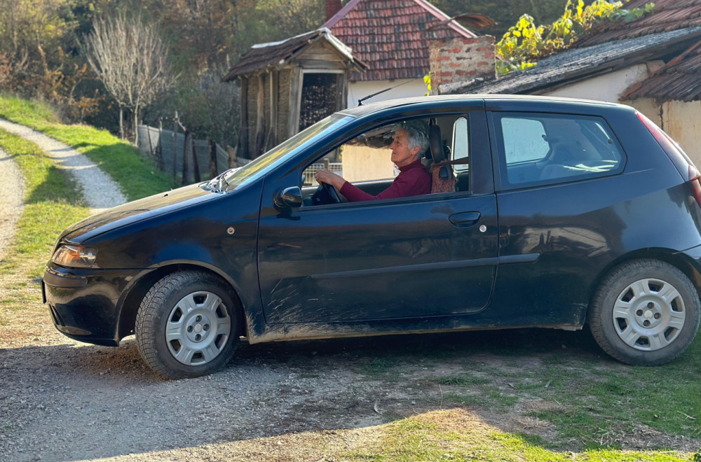 Baka Zorka je čudo od žene: Položila vožnju u 71. godini FOTO