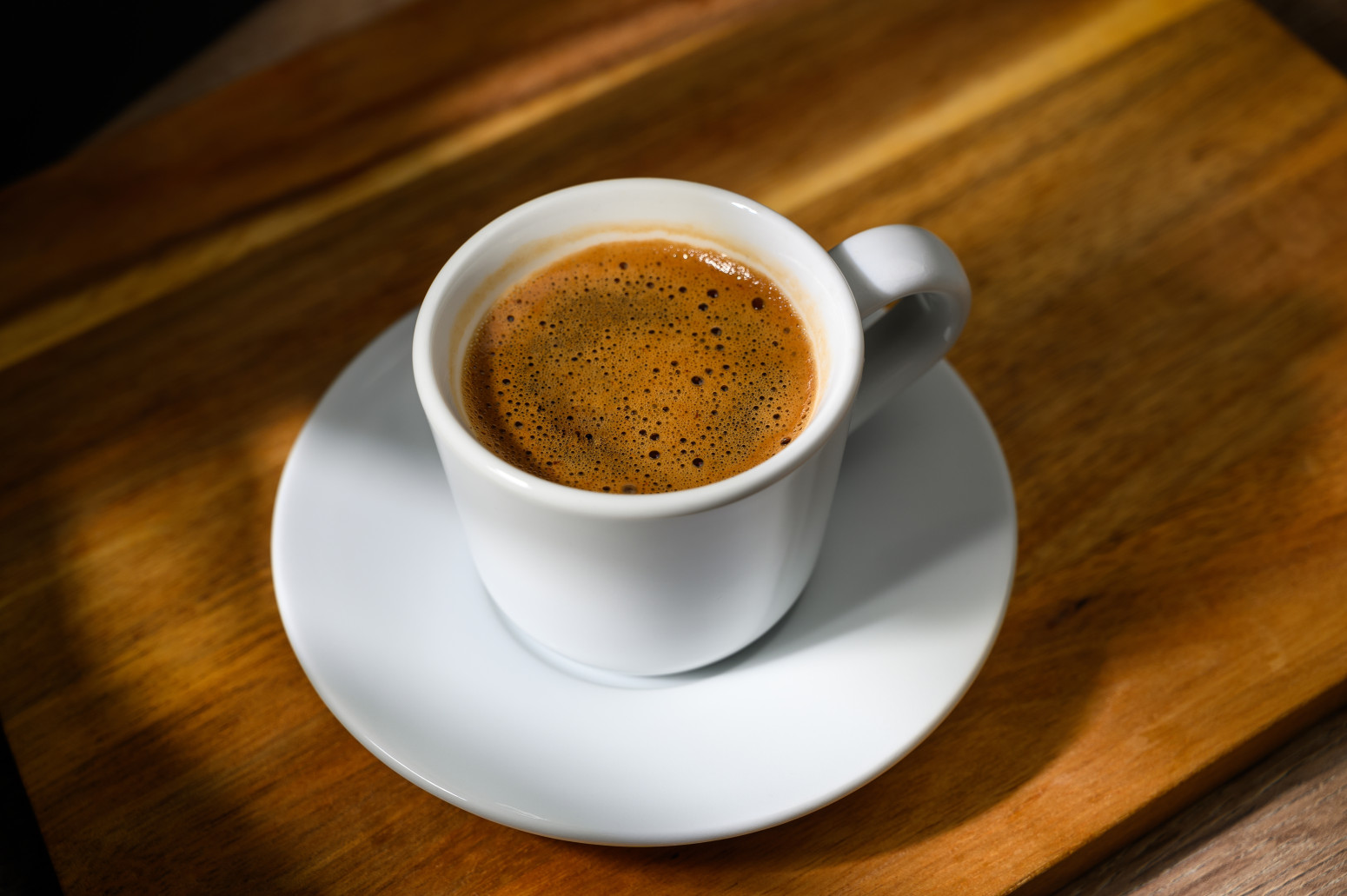 Kako efikasno ukloniti mrlje od kafe ili čaja sa šolje? Agresivna sredstva vam neće biti potrebna