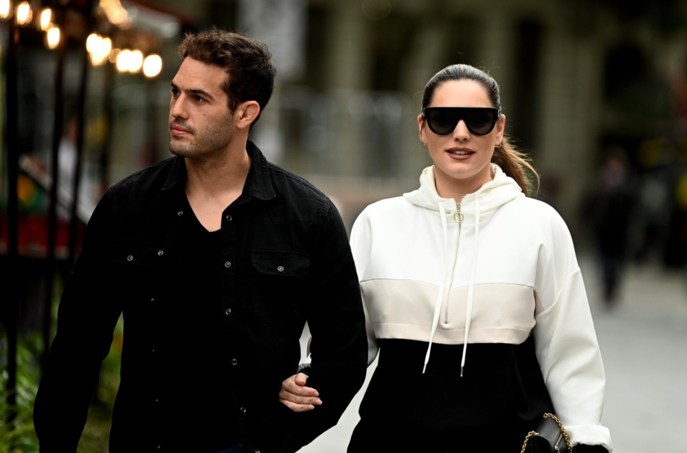 Raskošne obline nikad nisu bile ovoliko seksi – a samo je obukla riskantnu haljinu  FOTO