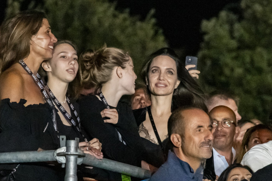 Promenila imidž i tek sad zbunjuje ljude: Ona je savršeni spoj Breda i Anđeline FOTO