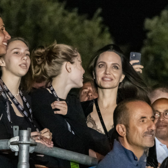 Očevog prezimena se odrekla, a sličnost sa majkom ne može i ne želi da izbriše FOTO