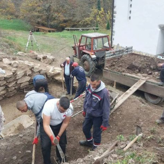 Veliko otkriće u porti manastira Pustinja: Nalaz olovnog pečata sa natpisom potvrdio sve