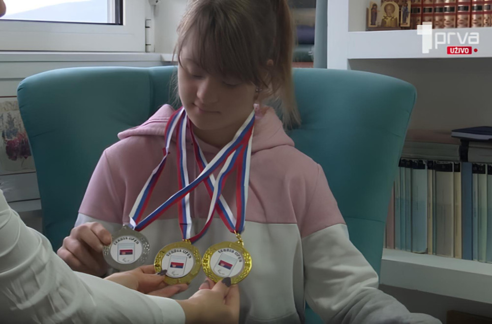 Đurđa trenira plivanje 6 puta nedeljno, a taj trud se isplatio: Uzela je 3 medalje VIDEO