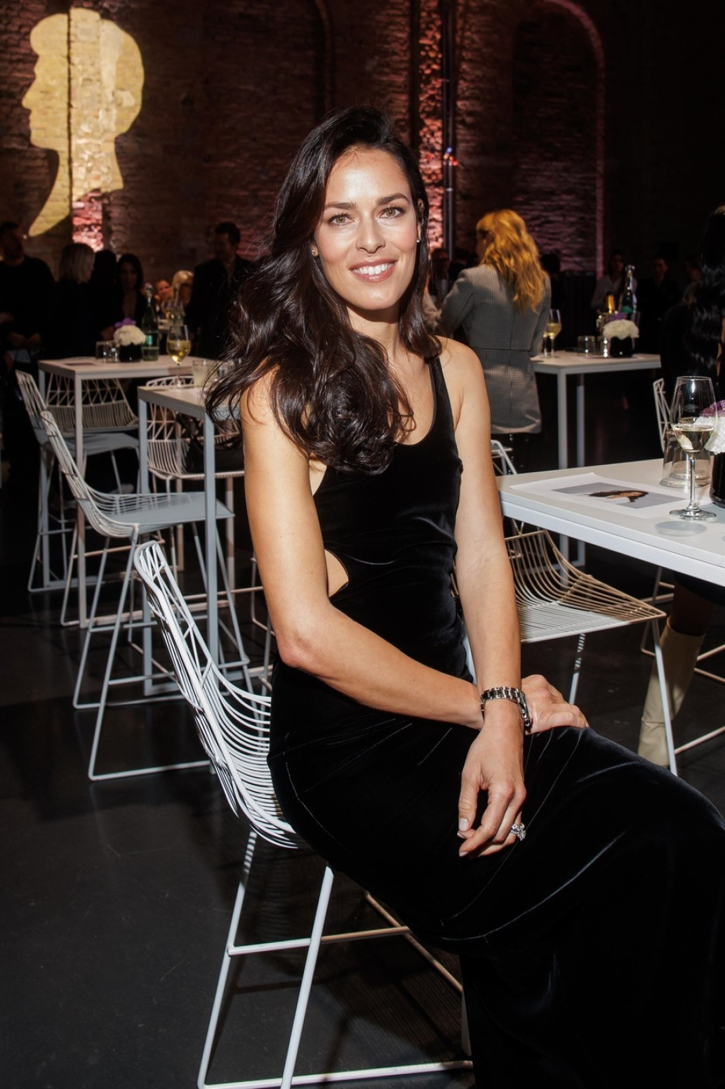 Nikad provokativnija Ana Ivanović: Dekolte puca, a ona se samo smeška FOTO