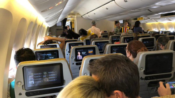 Hteo bolje mesto u avionu i doplatio 73 evra: Završio tik do toaleta FOTO
