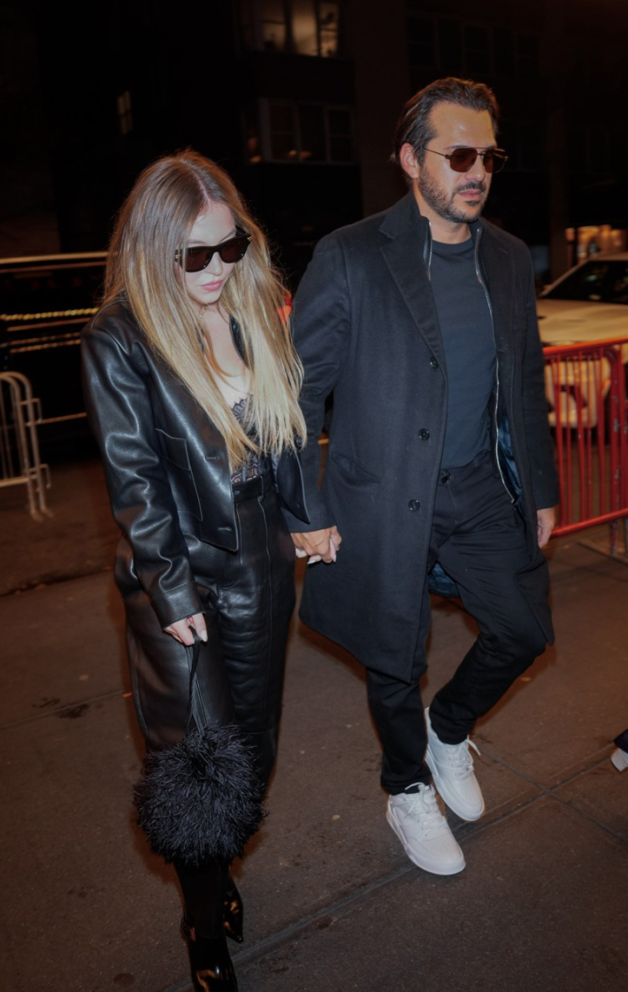 Kraljica dekoltea u ljubavnom trouglu: Uhvaćena sa bivšim, ipak ne može da ga zaboravi? FOTO